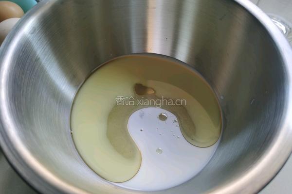 戚风蛋糕的做法图解2