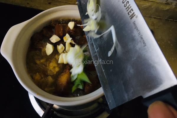 砂锅红烧肉炖酸菜的做法图解4