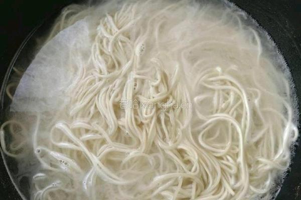 葱油拌面的做法图解1