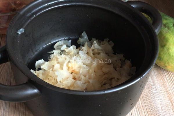 木瓜银耳汤的做法图解2