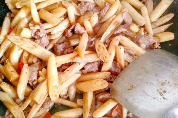 藕带炒牛肉的做法图解5