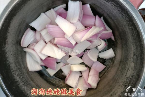 洋葱木耳炒鸡蛋的做法图解2