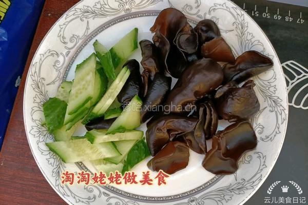 洋葱木耳炒鸡蛋的做法图解3