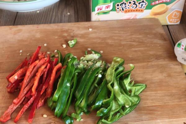 辣椒炒豆干的做法图解3