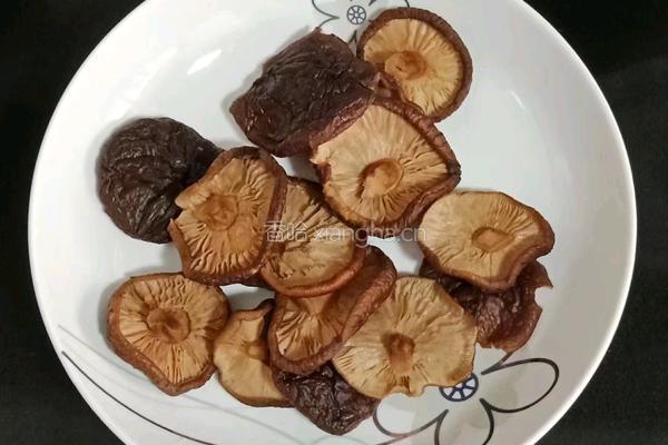 香菇土豆烧鸡腿的做法图解2