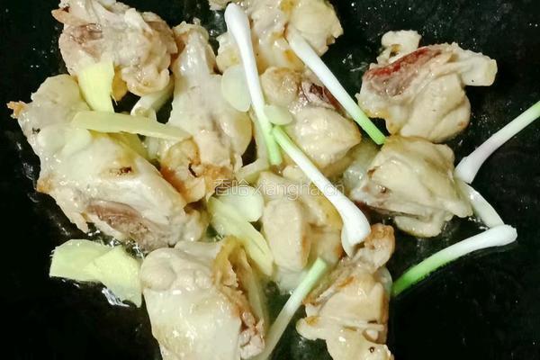 香菇土豆烧鸡腿的做法图解5