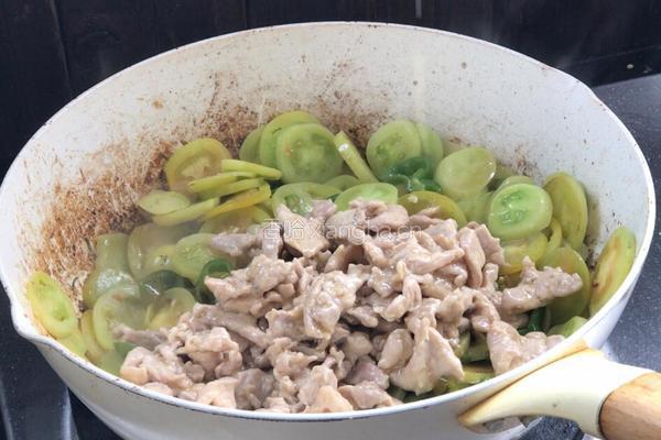 青番茄炒肉的做法图解12