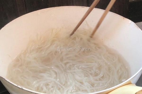 银牙炒粉丝的做法图解1