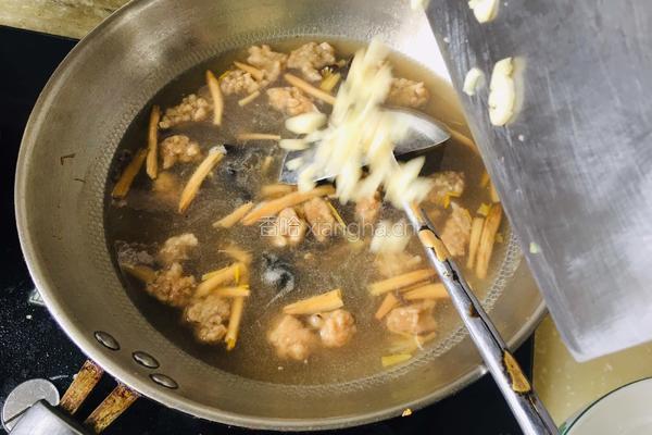 酸辣酥肉汤的做法图解5