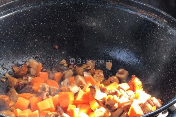 五花肉焖饭的做法图解12
