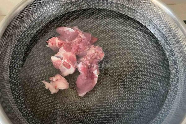 赤小豆扁豆猪尾骨祛湿汤(一人份)的做法图解2