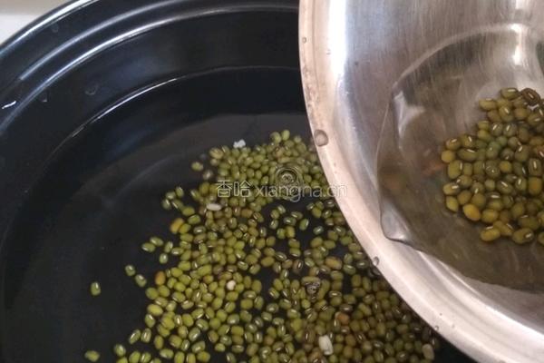南瓜绿豆粥的做法图解3