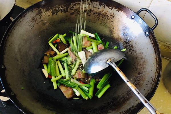 青蒜炒腊肉的做法图解5
