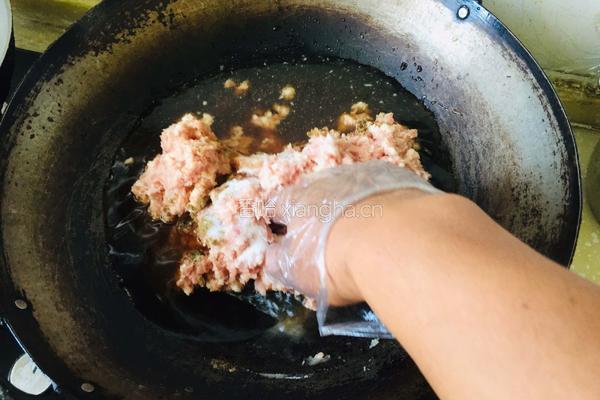 大肉西葫芦包子的做法图解2