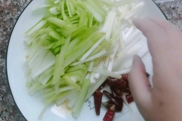 韭黄肉丝的做法图解2