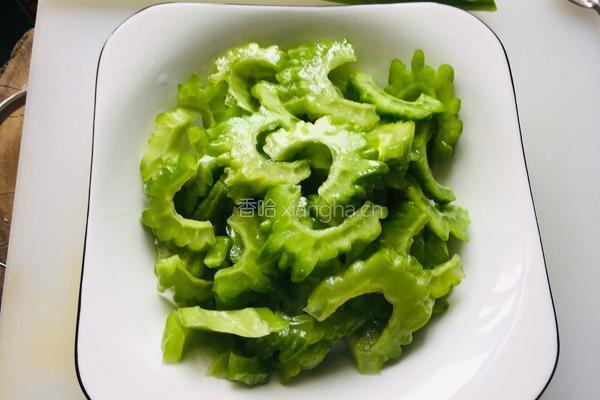 凉拌苦瓜的做法图解7