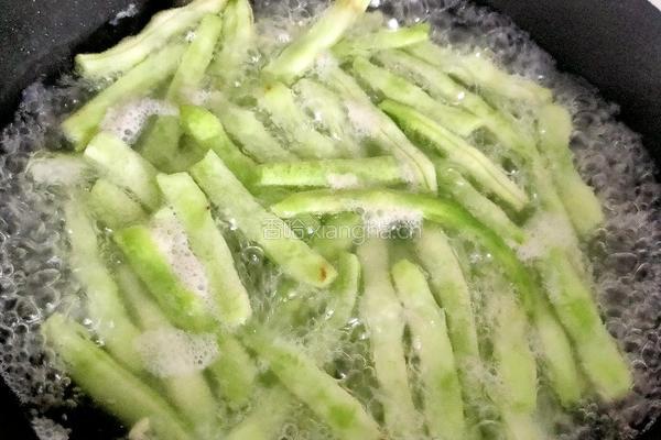 排骨豆角焖面的做法图解3
