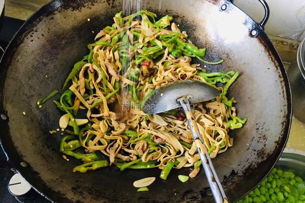 青椒豆皮炒肉丝的做法图解10