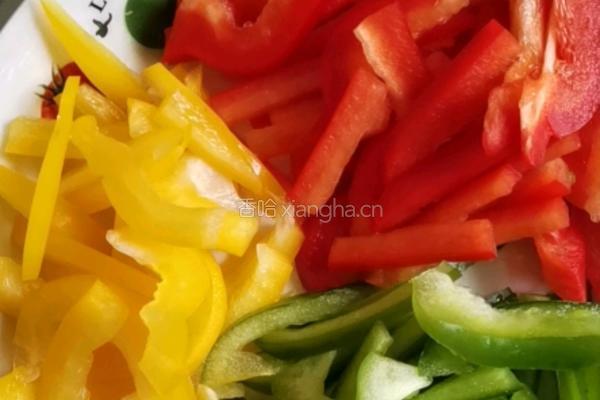 清炒豆腐皮的做法图解1