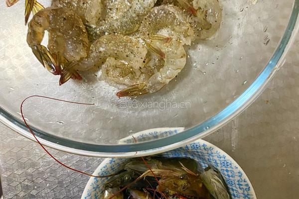 巨奶香！超级好吃的蒜香奶油虾仁意面！的做法图解1