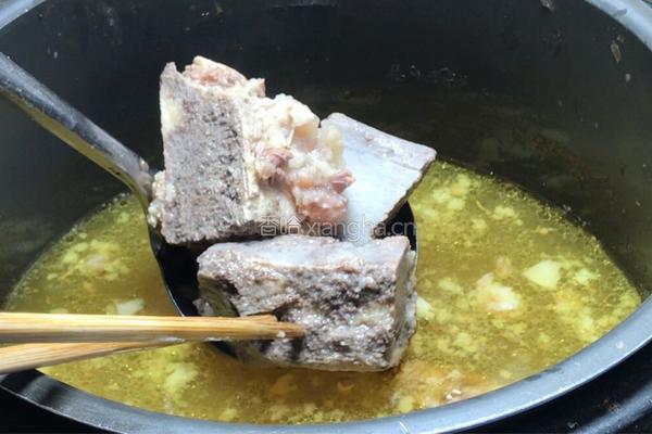 牛排骨汤河粉的做法图解3