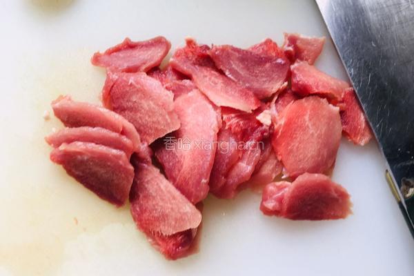 青椒炒过油肉的做法图解2