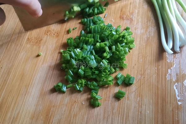 葱油饼（饺子皮版）的做法图解2