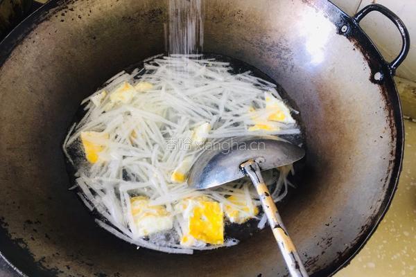 白萝卜煎蛋汤的做法图解8