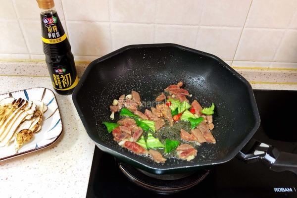 小炒松茸牛肉的做法图解5