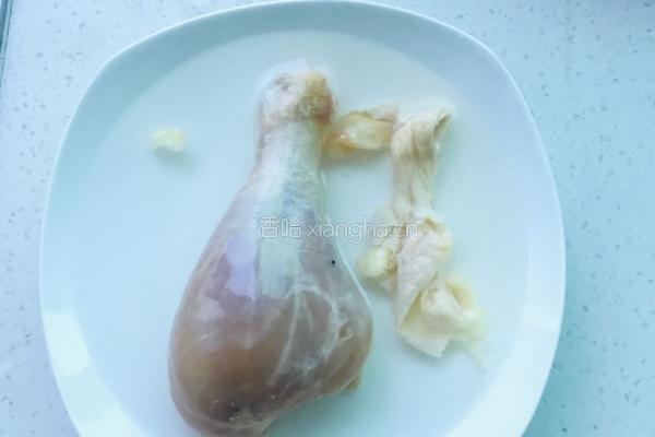 低脂金针菇蒸鸡腿的做法图解1