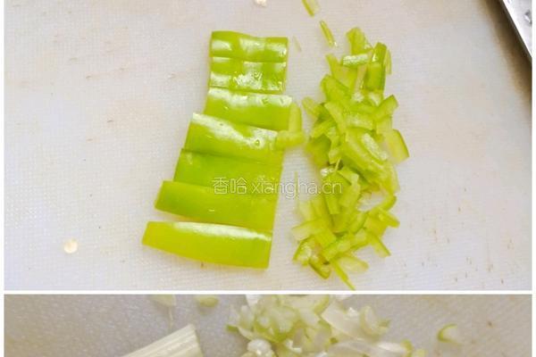 尖椒鸡蛋饼的做法图解1