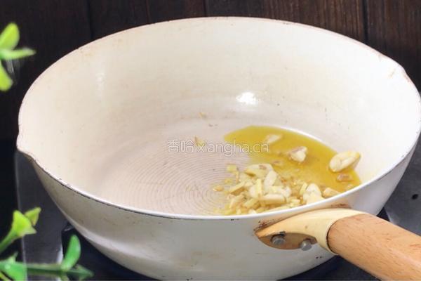酸豆角茭白炒腊肠的做法图解10