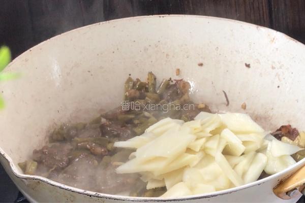 酸豆角茭白炒腊肠的做法图解13