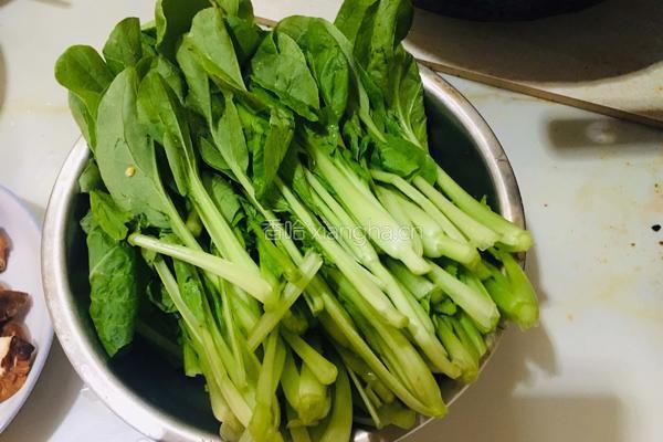 香菇炒油菜的做法图解1