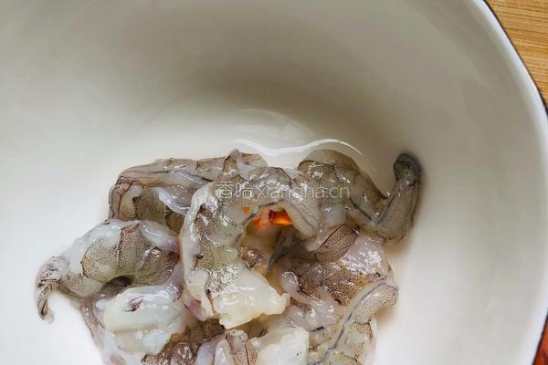 宝贝爱吃的虾饼三明治的做法图解2