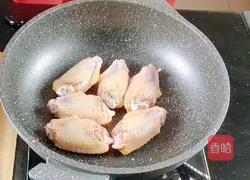 可乐鸡翅拌面的做法图解2