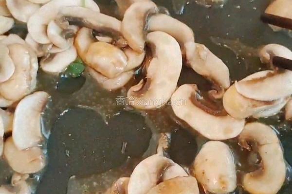 蘑菇南瓜汤的做法图解5