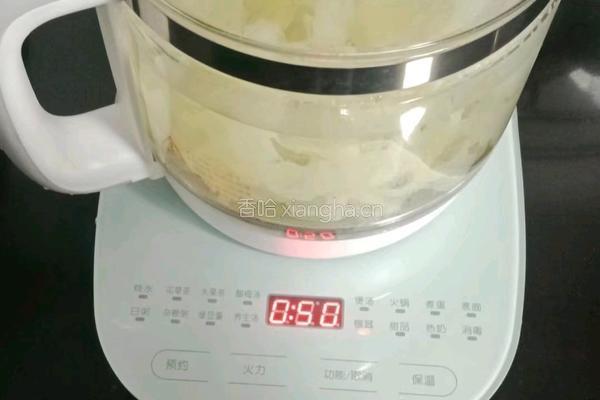银耳酒酿雪梨甜汤的做法图解7