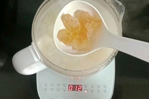 银耳酒酿雪梨甜汤的做法图解10