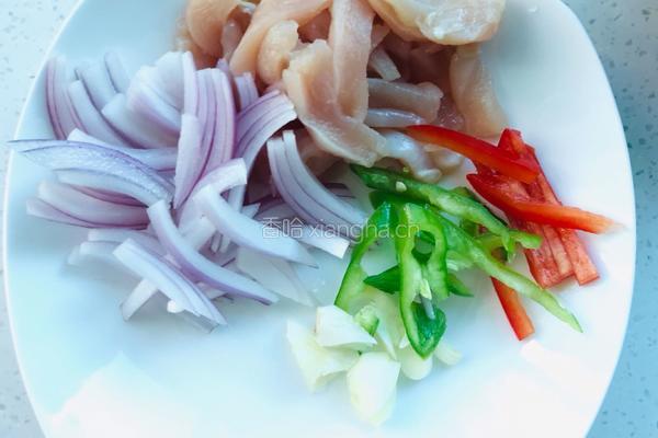 洋葱炒鸡胸肉的做法图解1