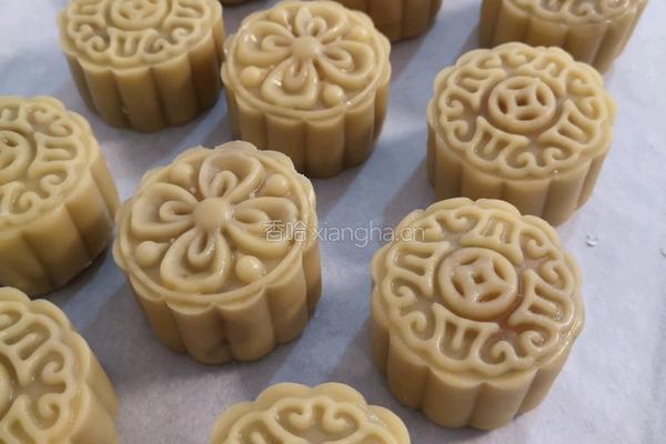 广式莲蓉蛋黄月饼的做法图解10