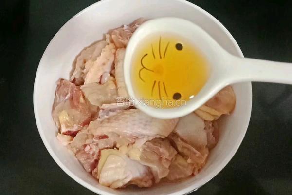 家常板栗蒸鸡的做法图解2