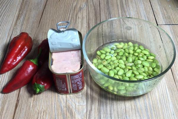 辣椒毛豆炒午餐肉的做法图解1