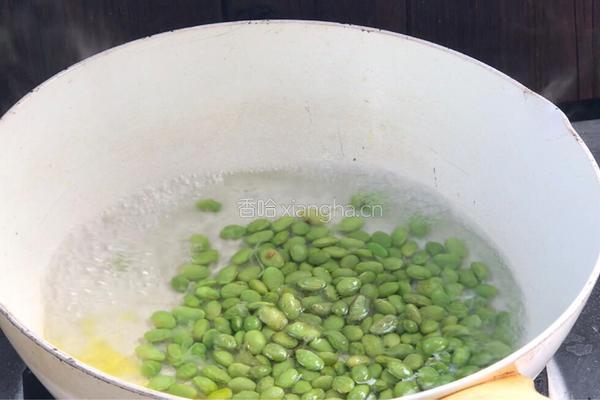 辣椒毛豆炒午餐肉的做法图解2
