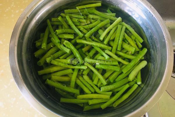 豇豆炒肉丝的做法图解3