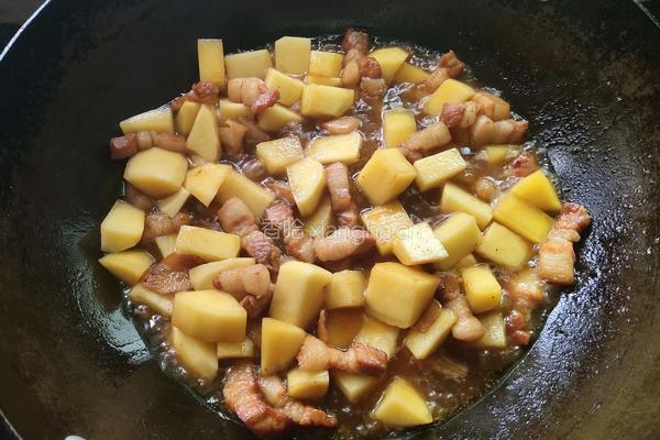 土豆红烧肉的做法图解7