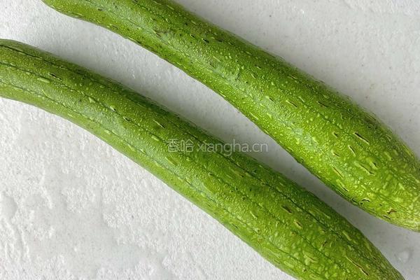 杭椒丝瓜炒蛋的做法图解1