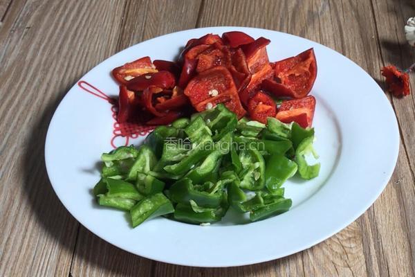 辣椒炒腐竹的做法图解3