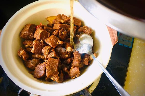 砂锅菌菇炖牛肉的做法图解3
