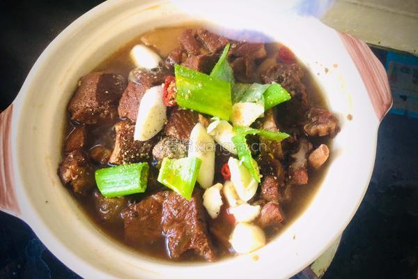 砂锅菌菇炖牛肉的做法图解5